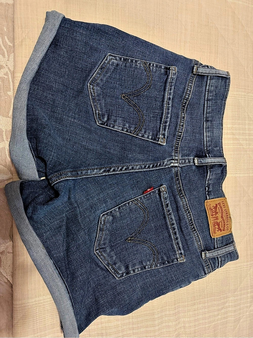 LEVIS High Rise Shorts Distressed Denim Shorts in Blue Waist 26 - Picture 2 of 4